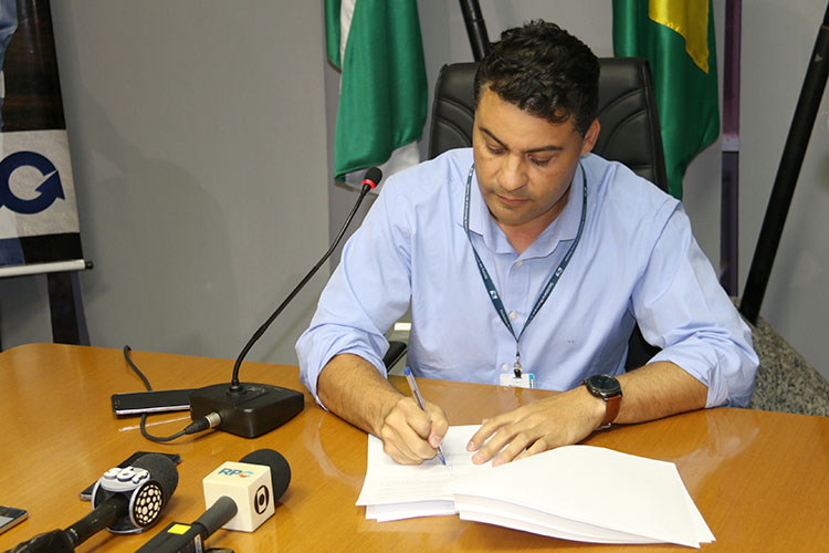 O prefeito Marcelo Rangel protocolou novamente um projeto idêntico na Câmara Municipal no final da tarde hoje. Ele classificou a rejeição do projeto como um “equívoco” dos vereadores