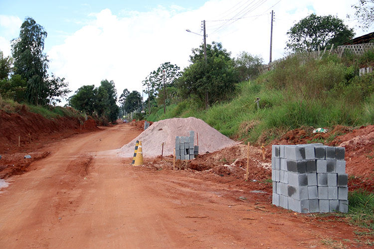 Prefeitura de PG rescindirá contrato com empresa responsável pela pavimentação da Estrada do Alagados