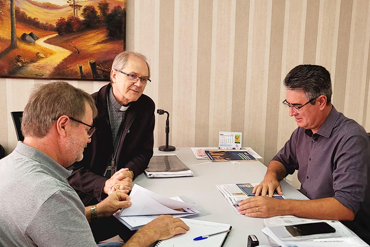 Bispo Dom Bruno visita Julio Küller e reforça união entre fé e compromisso público