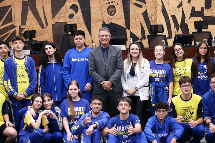 “Câmara não Secreta” leva estudantes do Colégio Integração à Câmara de Ponta Grossa