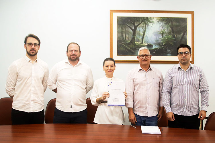 Membros da CPI entregam relatório final e pedem multa de R$ 12,5 milhões contra a Sanepar em PG