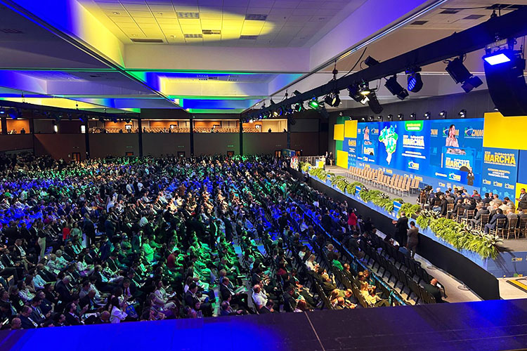 Prefeitos da AMCG representam a região na Marcha em Defesa dos Municípios