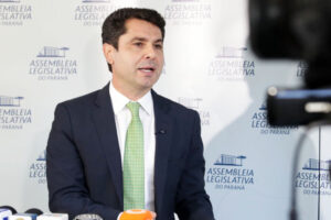 Assembleia aprova projeto que proíbe reconstituição de leite em pó importado no Paraná