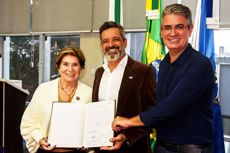 Elizabeth transmite cargo para Pastor Moisés Faria