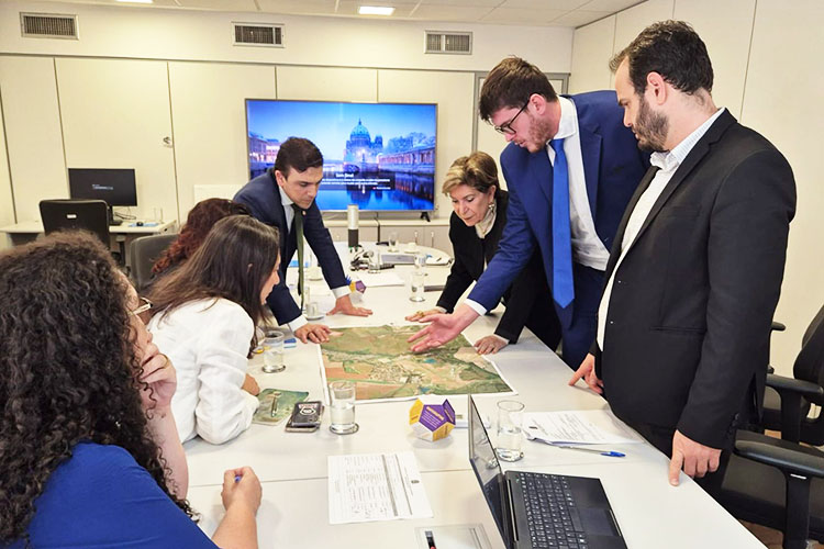 Aliel e Elizabeth detalham projeto do novo viaduto da Avenida Monteiro Lobato