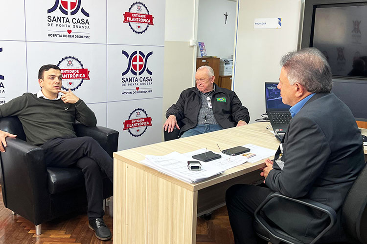 Aliel Machado visita obras da maternidade da Santa Casa de Ponta Grossa