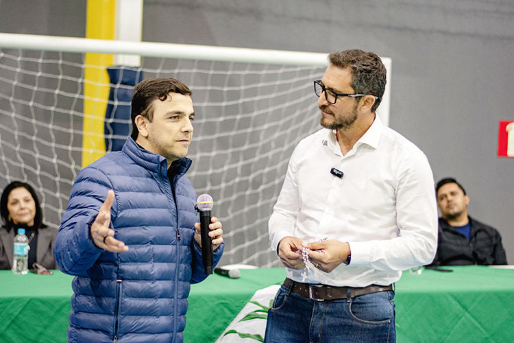 Aliel Machado entrega novo ginásio de R$ 1 milhão e anuncia 20 novas casas para Ipiranga