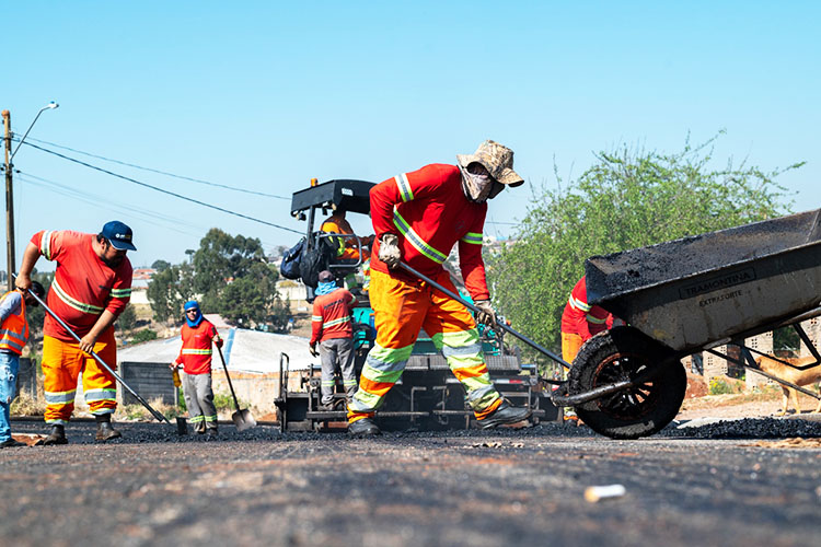 Residencial Lagoa Dourada em PG recebe asfalto novo em 27 ruas