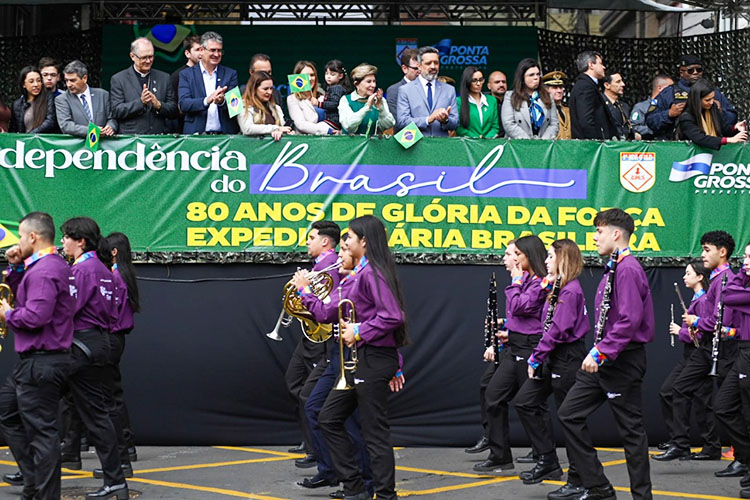 Com desfile cívico, Ponta Grossa celebra o 7 de Setembro na ‘Vicente Machado’