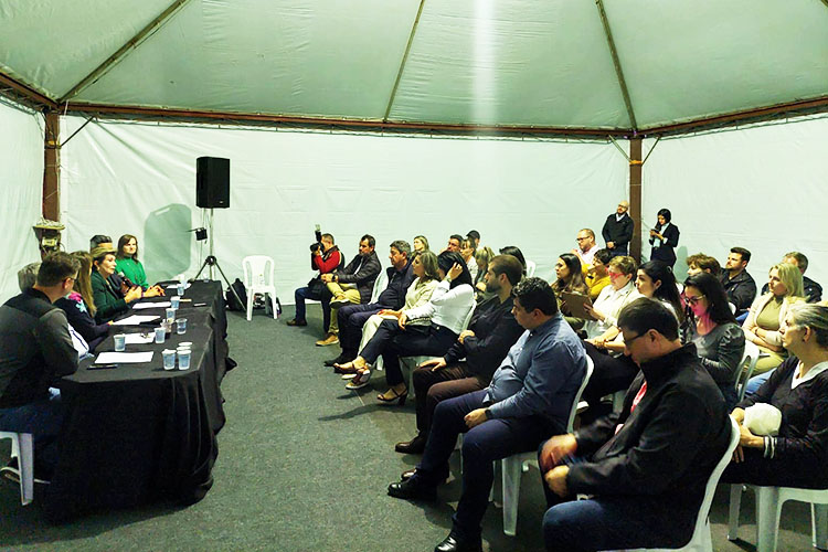 ACIPG recebe Elizabeth Schmidt em reunião na ExpoFlor