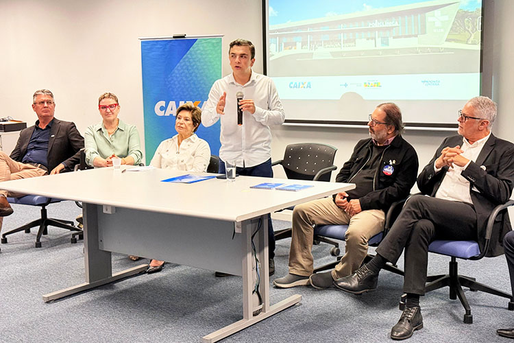 Aliel e Elizabeth assinam convênio para obras da nova Policlínica de PG